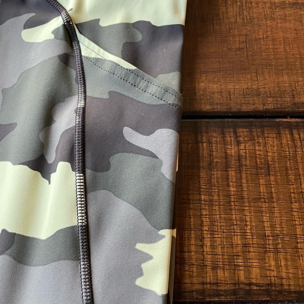 Lululemon Fast Free HR Tight 25” Camo Size 4 Crispin Green Pockets - Picture 4 of 6